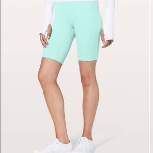 NWT Lululemon on pace high rise shorts 10 inch